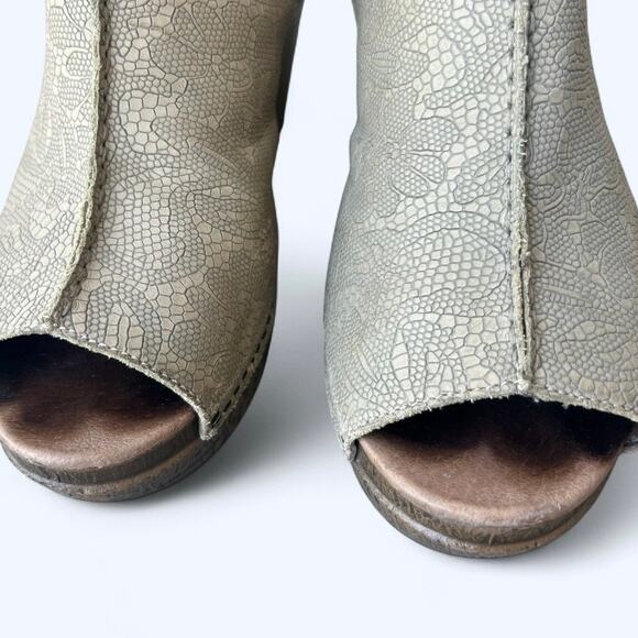 Dansko Reggie Peep Toe Heel Sling Back Tooled Leather Bootie Sandal Taupe sz 39 - Picture 7 of 12